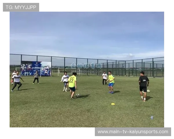 足球俱乐部训练基地对外开放日人气爆棚，足球培训基地